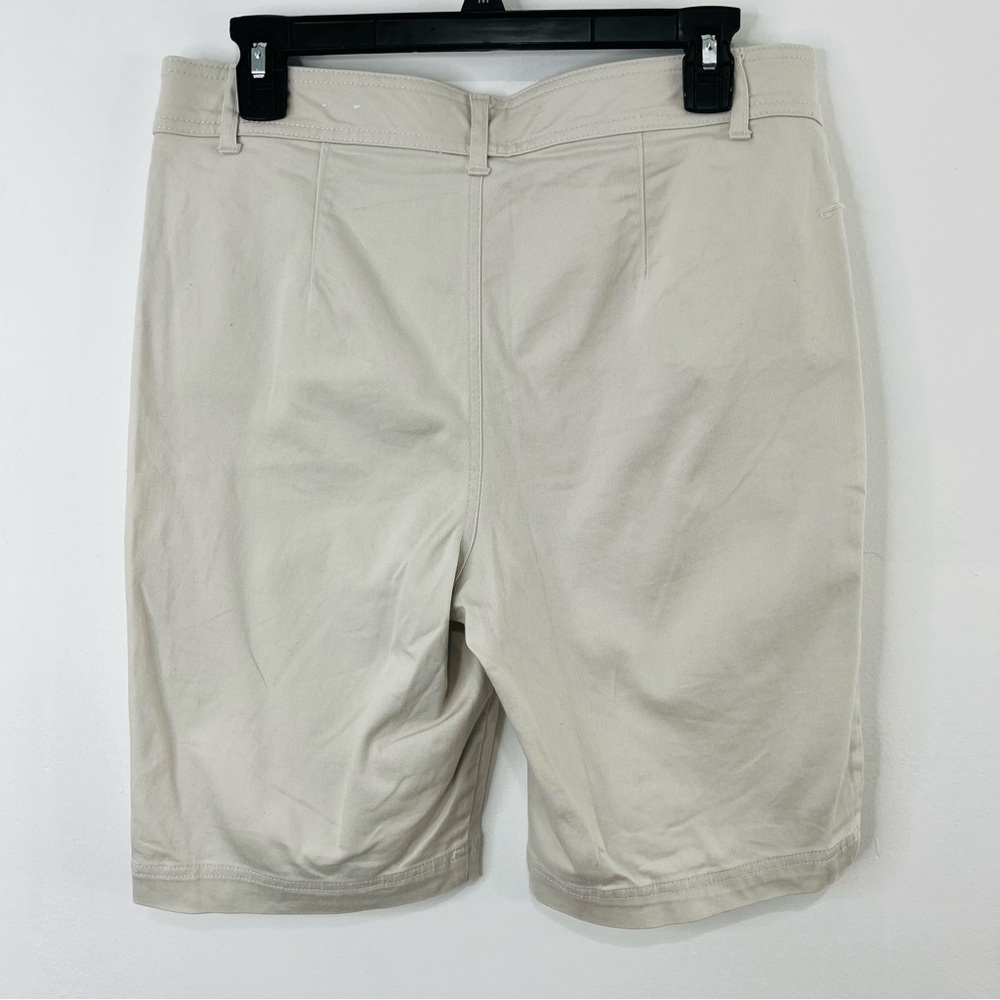 🤍 St. John’s Bay Bermuda Shorts – Classic Chic Staple 🤍 - Picture 3 of 9